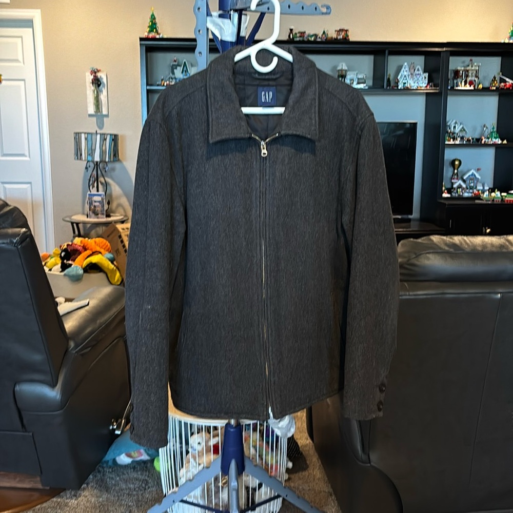 Gap gray wool men’s zip up Dress up Jacket. Size Large